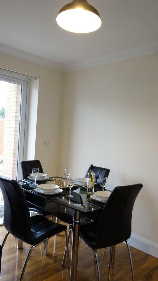 Luxury 2 Bed 2 Bath - Free Parking - 5Min To Airport - Sleeps 6 Apartamento Ashford  Exterior foto
