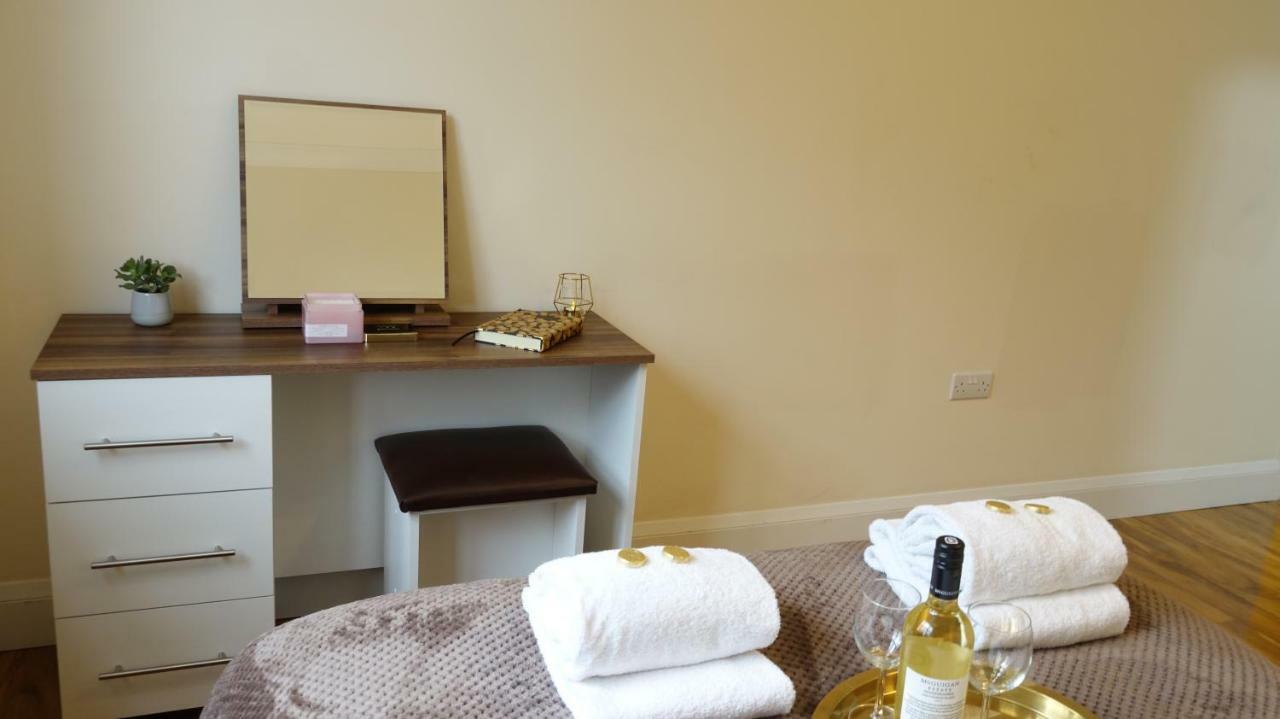 Luxury 2 Bed 2 Bath - Free Parking - 5Min To Airport - Sleeps 6 Apartamento Ashford  Exterior foto
