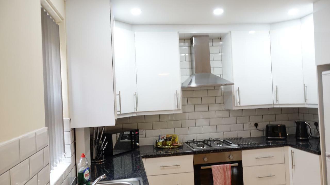 Luxury 2 Bed 2 Bath - Free Parking - 5Min To Airport - Sleeps 6 Apartamento Ashford  Exterior foto