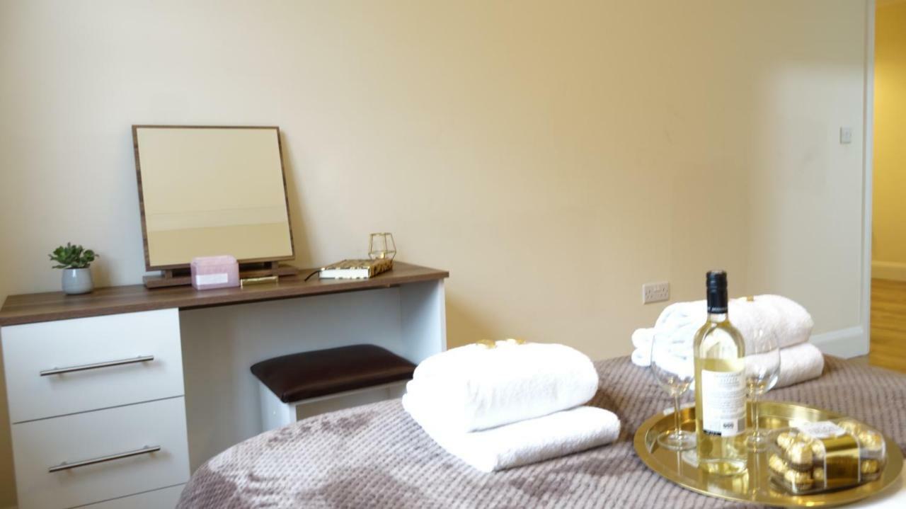 Luxury 2 Bed 2 Bath - Free Parking - 5Min To Airport - Sleeps 6 Apartamento Ashford  Exterior foto